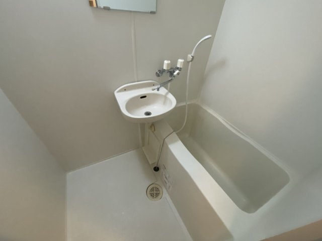 レオパレスイターナル原の浴室