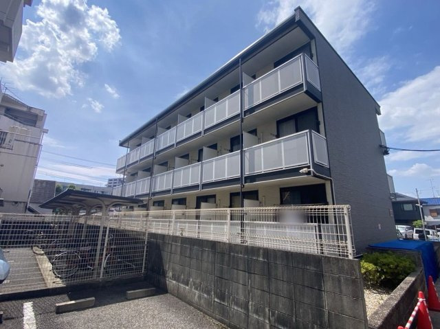 レオパレスイターナル原の外観