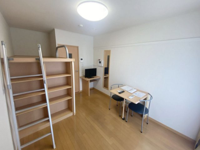 レオパレスＫＡＧＯＨＡＲＡの居間・リビング