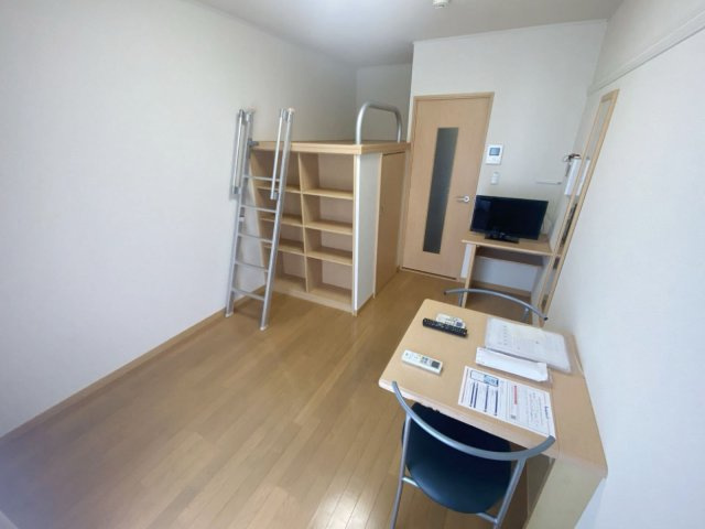 レオパレスＫＡＧＯＨＡＲＡの居間・リビング