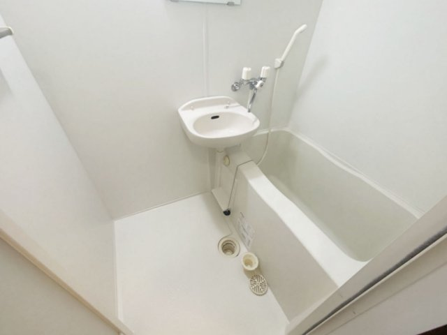 レオパレスＫＡＧＯＨＡＲＡの浴室