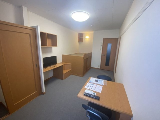 レオパレス７７３の居間・リビング