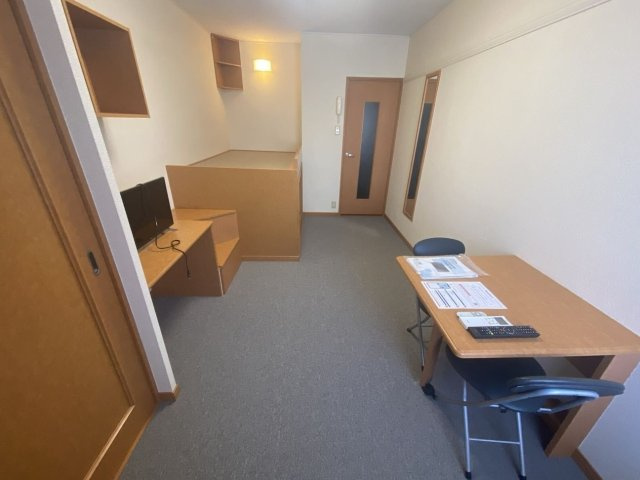 レオパレス７７３の居間・リビング