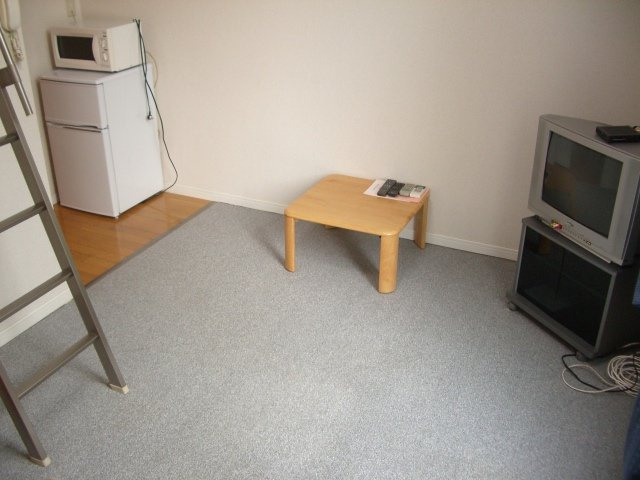 レオパレス向が丘の居間・リビング