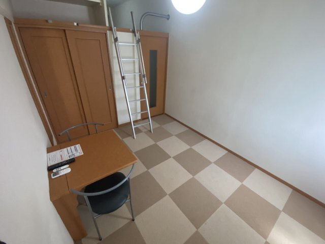 レオパレスアイティー笹原の居間・リビング