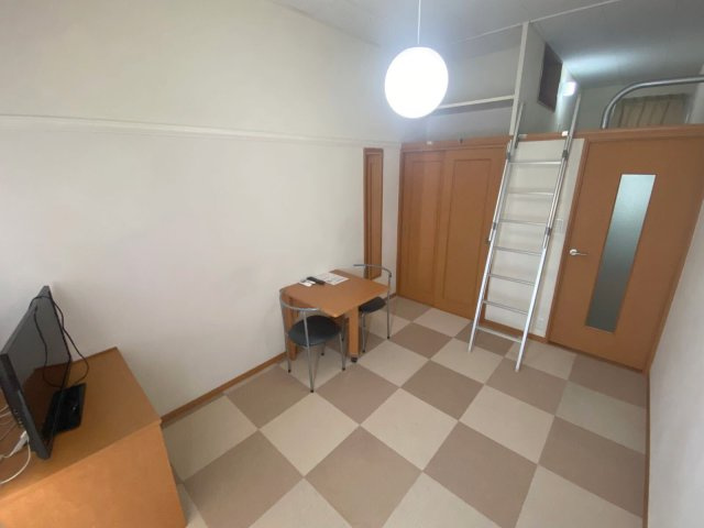 レオパレスアイティー笹原の居間・リビング