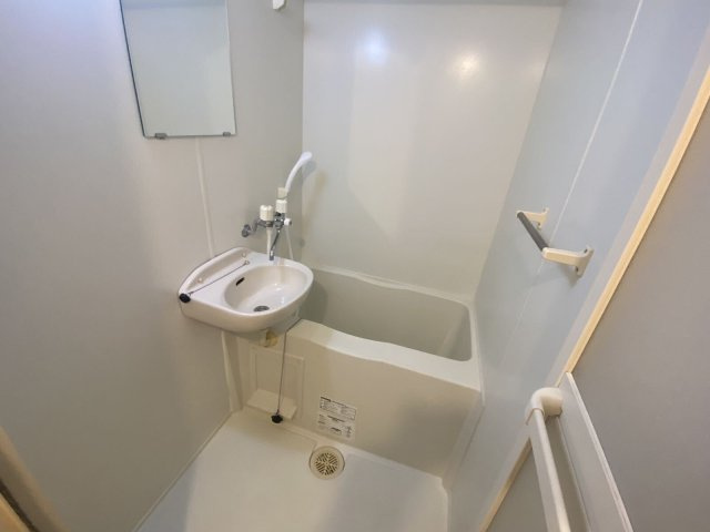 レオパレスアイティー笹原の浴室