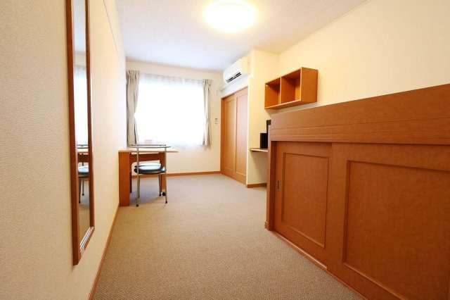 レオパレス鴻の巣の寝室