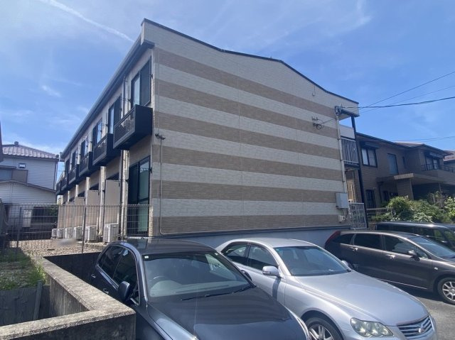 レオパレス鴻の巣の外観