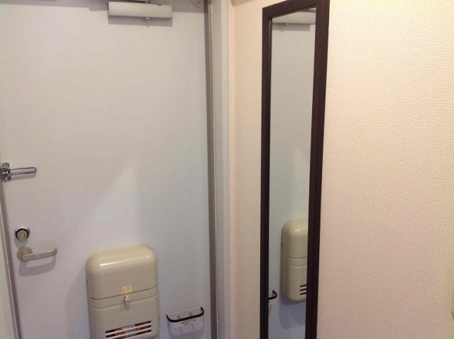 クレイノヴィラ高島のその他|姿見があるので出かける際は要チェックですね。