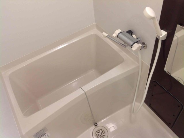 クレイノヴィラ高島の浴室|サーモスタット付水栓で温度調節もラクラク。