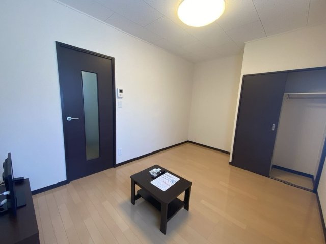 レオネクストプレイズ向ヶ丘の居間・リビング