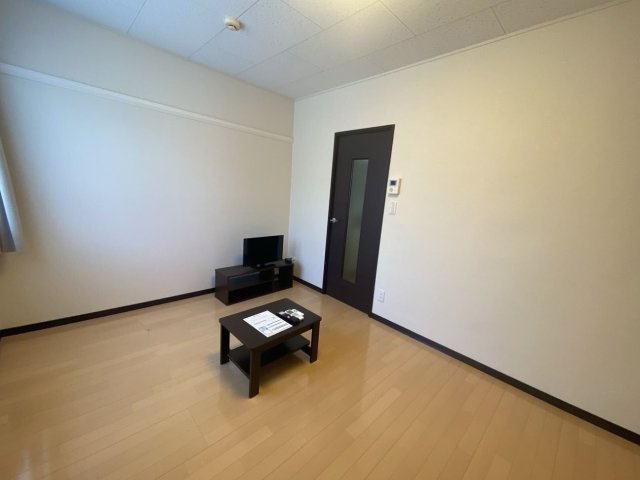 レオネクストプレイズ向ヶ丘の居間・リビング