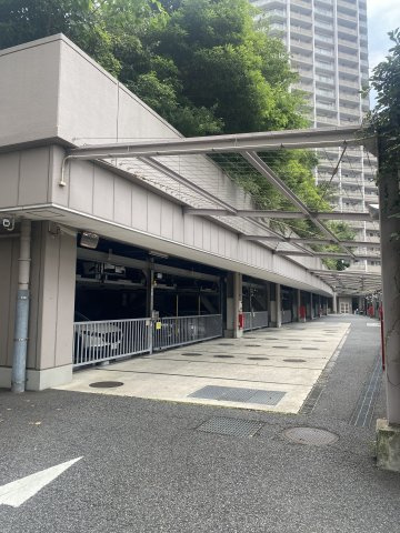 キャナルワーフタワーズWESTの駐車場|敷地内駐車場です♪