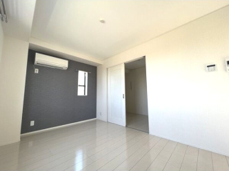 ロイヤルレジデンス高畑の居間・リビング