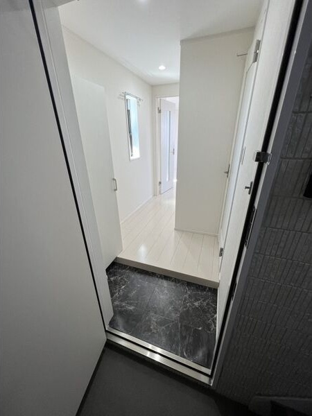 ロイヤルレジデンス高畑の玄関