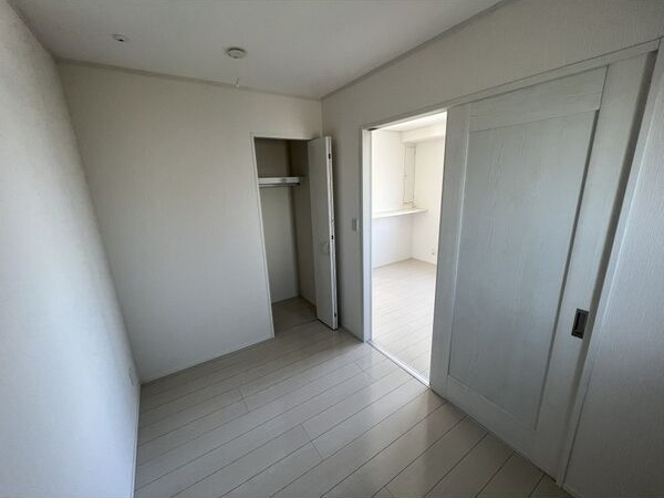 ロイヤルレジデンス高畑の居間・リビング