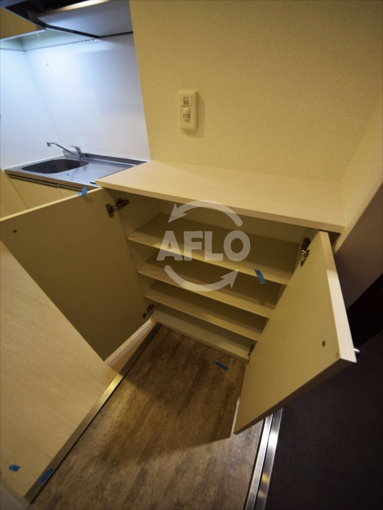 アモーレ本町ウエスト　明治小学校区の玄関|AMORE HOMMACHI WEST（アモーレホンマチウエスト）　下駄箱