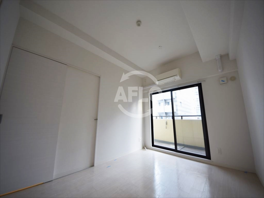 アモーレ本町ウエスト　明治小学校区の居間・リビング|AMORE HOMMACHI WEST（アモーレホンマチウエスト）　洋室