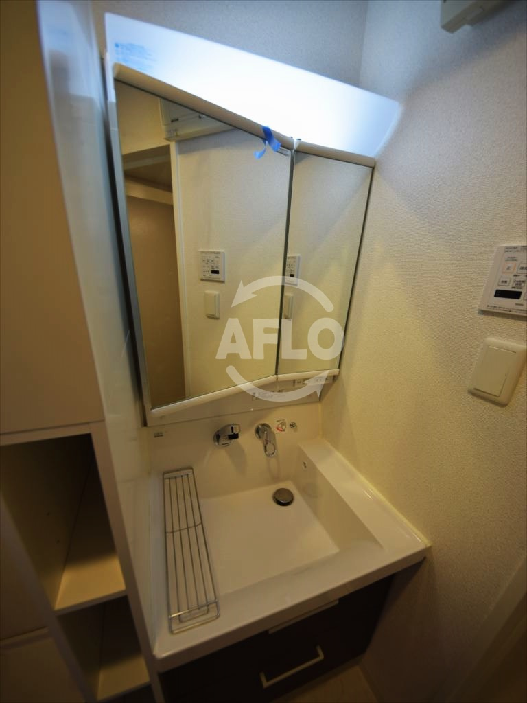 アモーレ本町ウエスト　明治小学校区の独立洗面台|AMORE HOMMACHI WEST（アモーレホンマチウエスト）　独立洗面化粧台