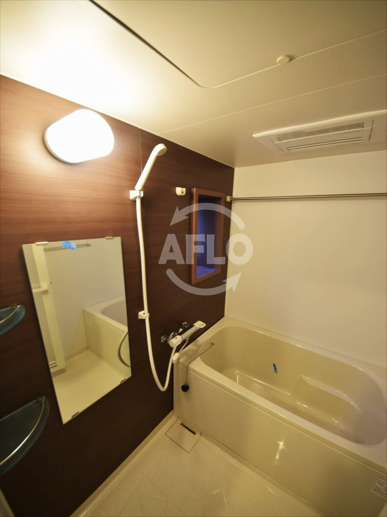 アモーレ本町ウエスト　明治小学校区の浴室|AMORE HOMMACHI WEST（アモーレホンマチウエスト）　浴室換気乾燥暖房機付バスルーム