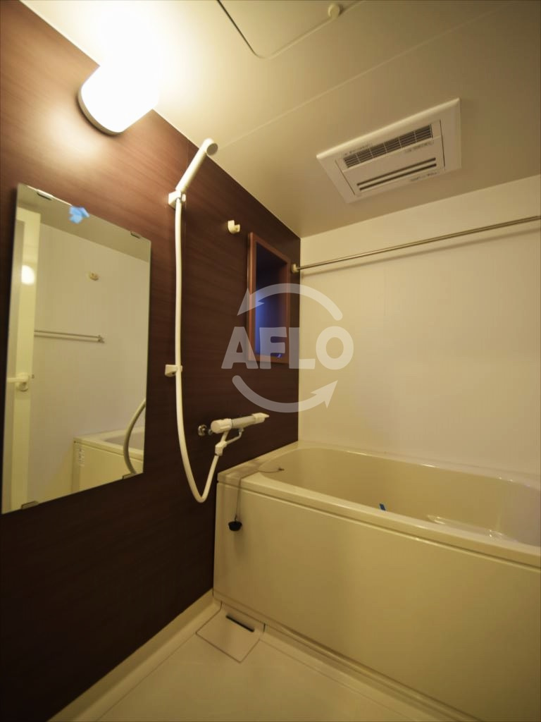 アモーレ本町ウエスト　明治小学校区の浴室|AMORE HOMMACHI WEST（アモーレホンマチウエスト）　浴室換気乾燥暖房機付バスルーム