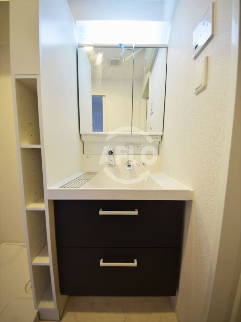 アモーレ本町ウエスト　明治小学校区の独立洗面台|AMORE HOMMACHI WEST（アモーレホンマチウエスト）　独立洗面化粧台