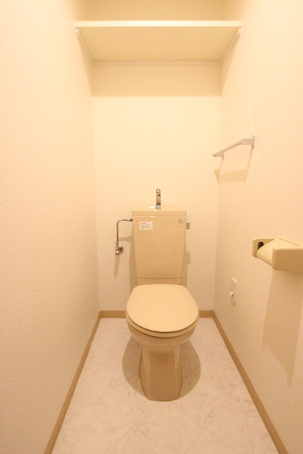 ルーチェ（ＬＵＣＥ）のトイレ|落ち着いた色調のトイレです