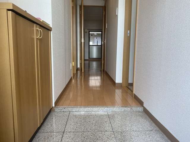 ルーチェ（ＬＵＣＥ）の玄関|明るい玄関です