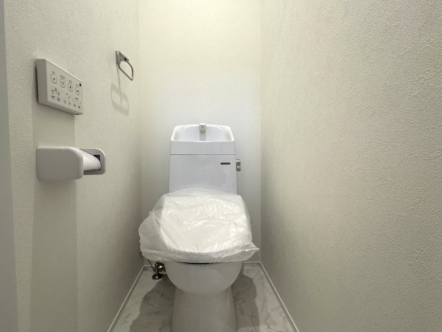 江南区曙町1丁目　中古戸建のトイレ