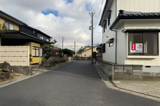 江南区曙町1丁目　中古戸建の前面道路含む現地写真