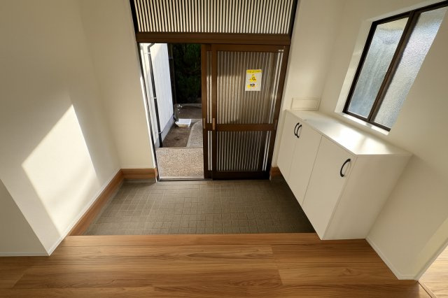 江南区曙町1丁目　中古戸建の玄関