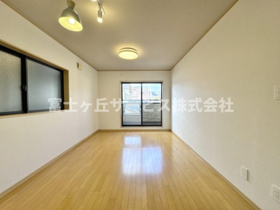 【居間・リビング】 | 静岡市駿河区小鹿 中古戸建て | リビングです