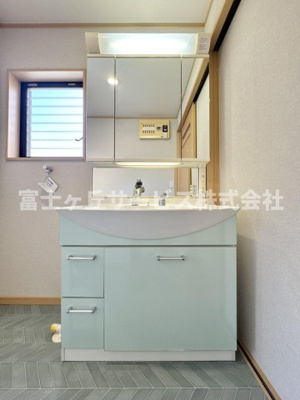 【独立洗面台】 | 静岡市駿河区小鹿 中古戸建て | 朝の身支度に便利な独立洗面台です