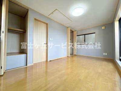 【寝室】 | 静岡市駿河区小鹿 中古戸建て | 落ち着いて過ごせる寝室です