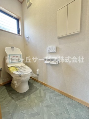 【トイレ】 | 静岡市駿河区小鹿 中古戸建て | 1Fトイレです
2Fと3Fにも同タイプのトイレがあります