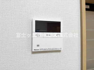 【発電・温水設備】 | 静岡市駿河区小鹿 中古戸建て | リビングからも操作ができて便利です