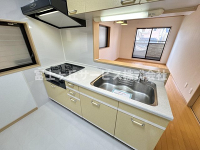 【キッチン】 | 静岡市駿河区小鹿 中古戸建て | 広々としていてお料理がしやすいキッチンです