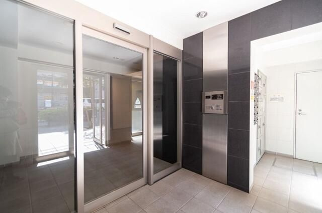 アヴァンツァーレ田端のエントランス