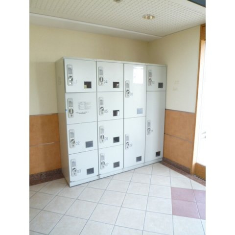 Ｅ．ＰＯＰＵＬＡＲ　Ⅱのその他共用部分|宅配BOX付きで不在時の荷物の受け取りに便利です☆