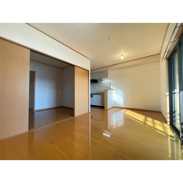 Ｅ．ＰＯＰＵＬＡＲ　Ⅱの居間・リビング|広いリビング★