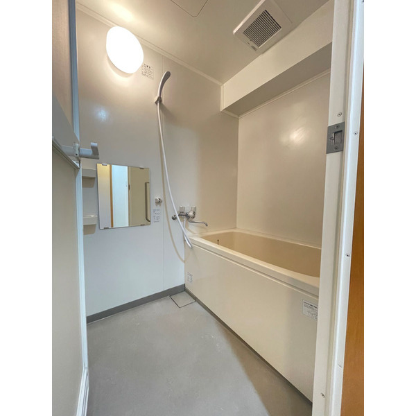 Ｅ．ＰＯＰＵＬＡＲ　Ⅱの浴室|きれいなお風呂です♪