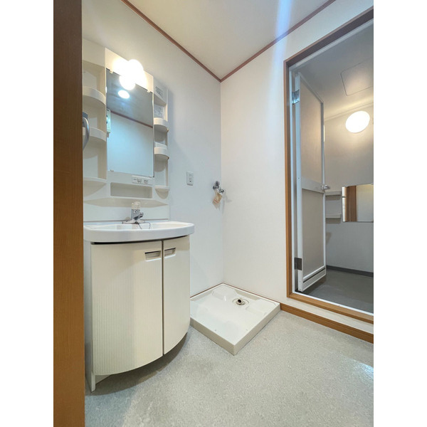 Ｅ．ＰＯＰＵＬＡＲ　Ⅱの洗面所|広い洗面スペースです★