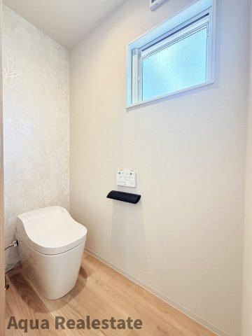 善通寺市原田町の新築一戸建のトイレ|落ち着いたトイレです
