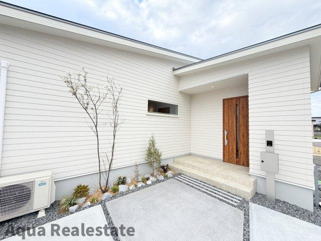 善通寺市原田町の新築一戸建の玄関|玄関です
