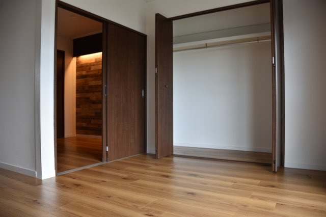 第16上野ビルの収納|広めのクローゼットなので収納豊富です★