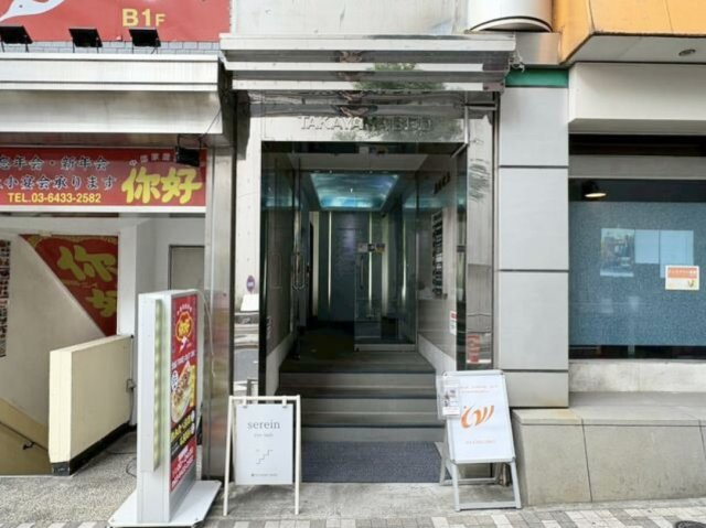 髙山ビルのエントランス
