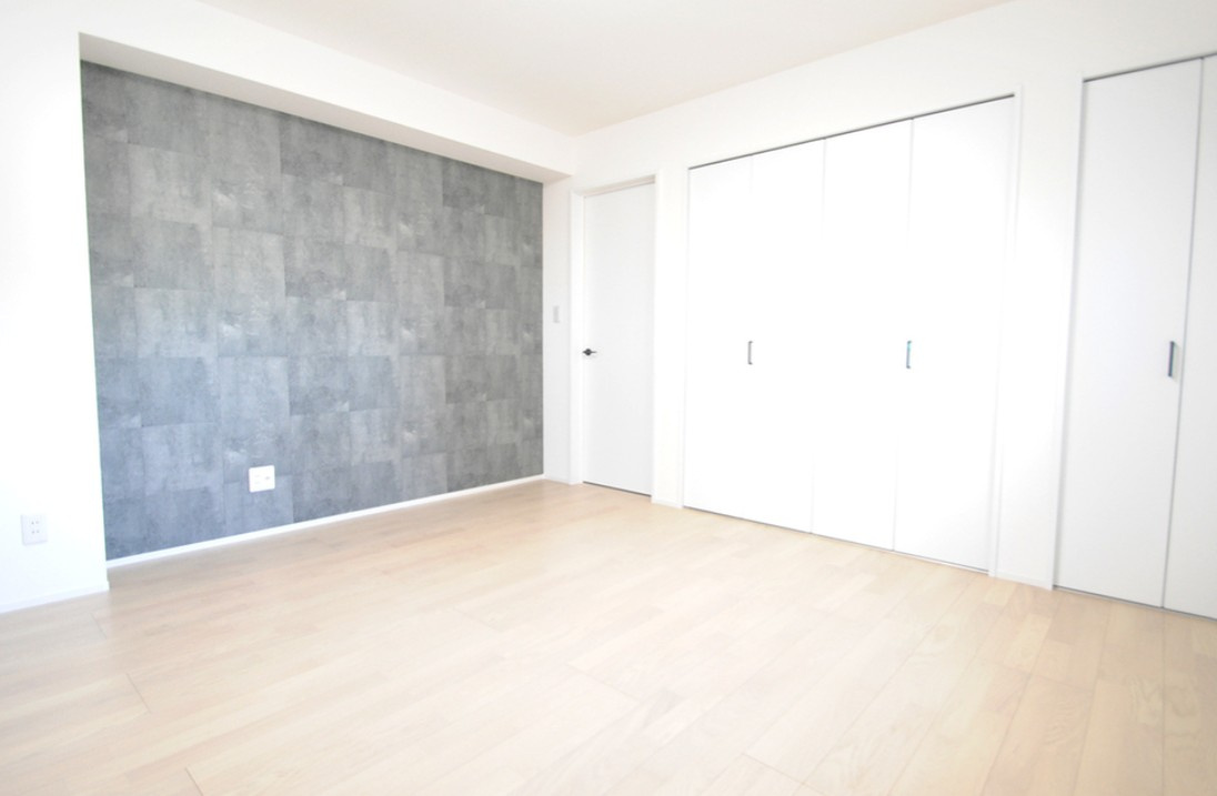 東御市和　中古戸建の洋室|居室は全て6帖以上。ベッドや机を置いてもゆとりがございます。