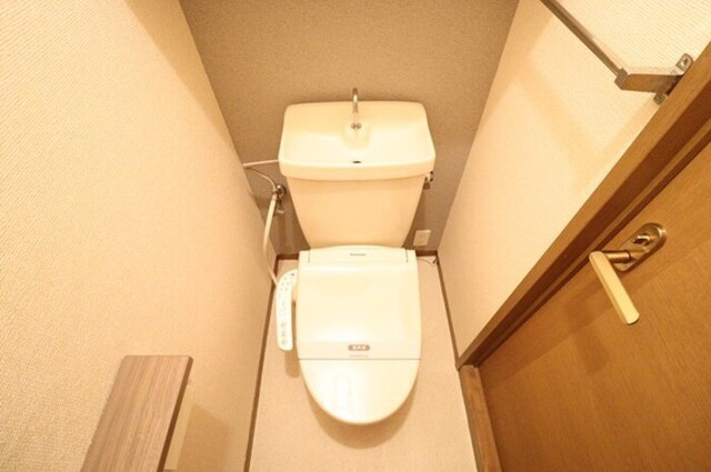 プルミエ・ラムール　Ａのトイレ|温水洗浄暖房便座