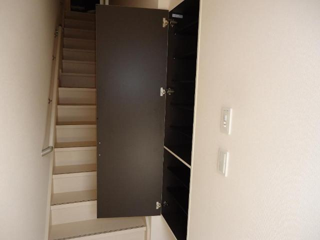 ネオ・プレミアム　Ｂ棟の玄関|シューズボックス